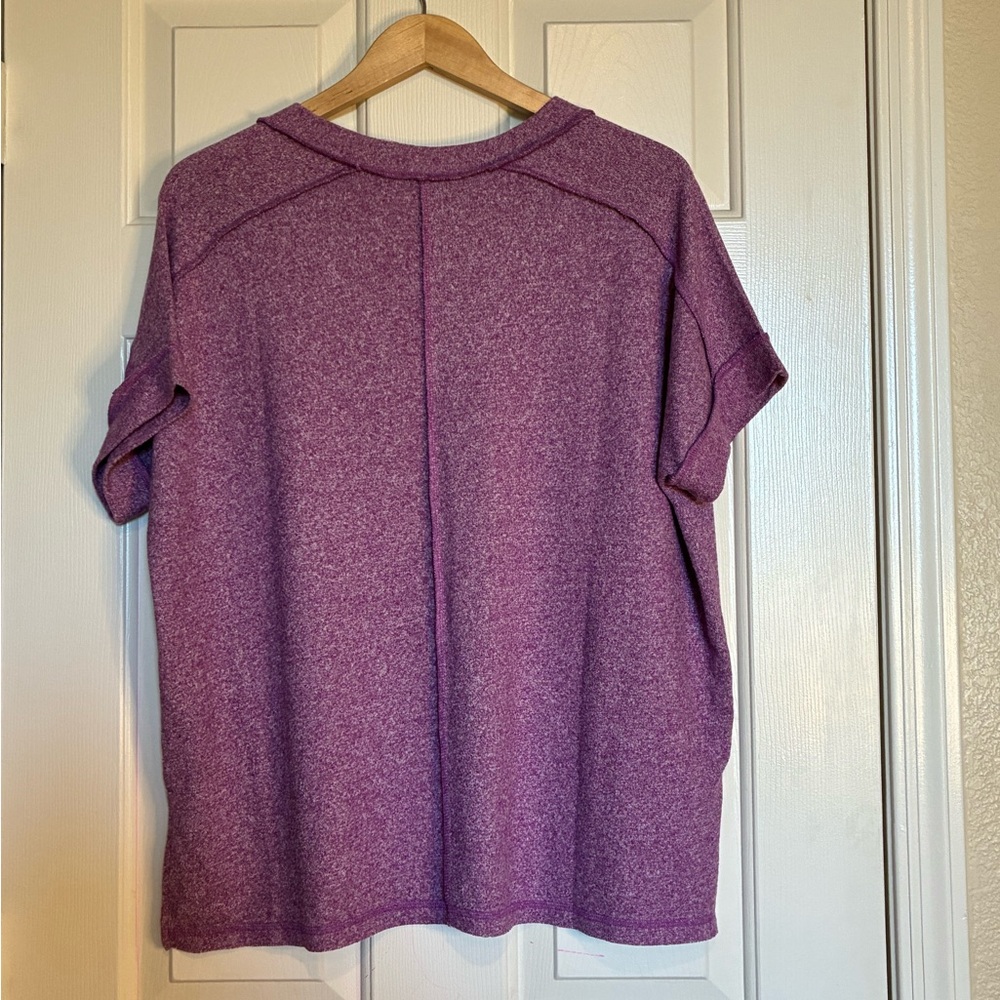 Universal Thread Heathered Purple V-Neck Tee - Picture 5 of 8